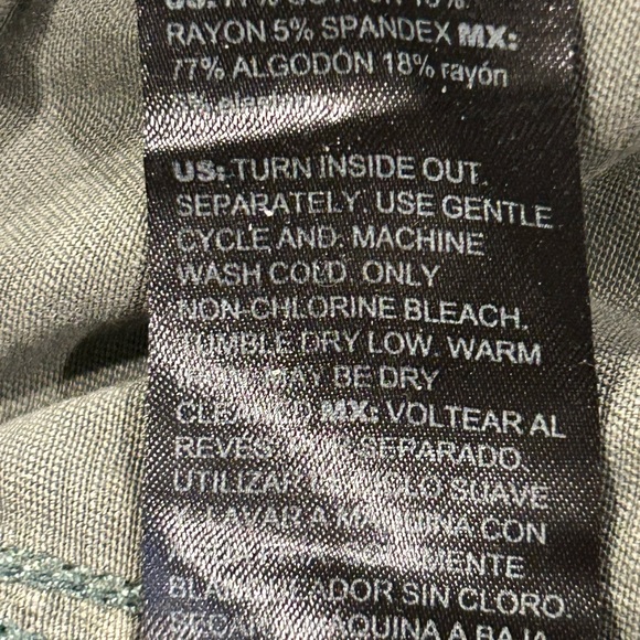 White House Black Market women’s size 8 Olive Cargo Pant. Mid rise straight crop - Picture 10 of 10